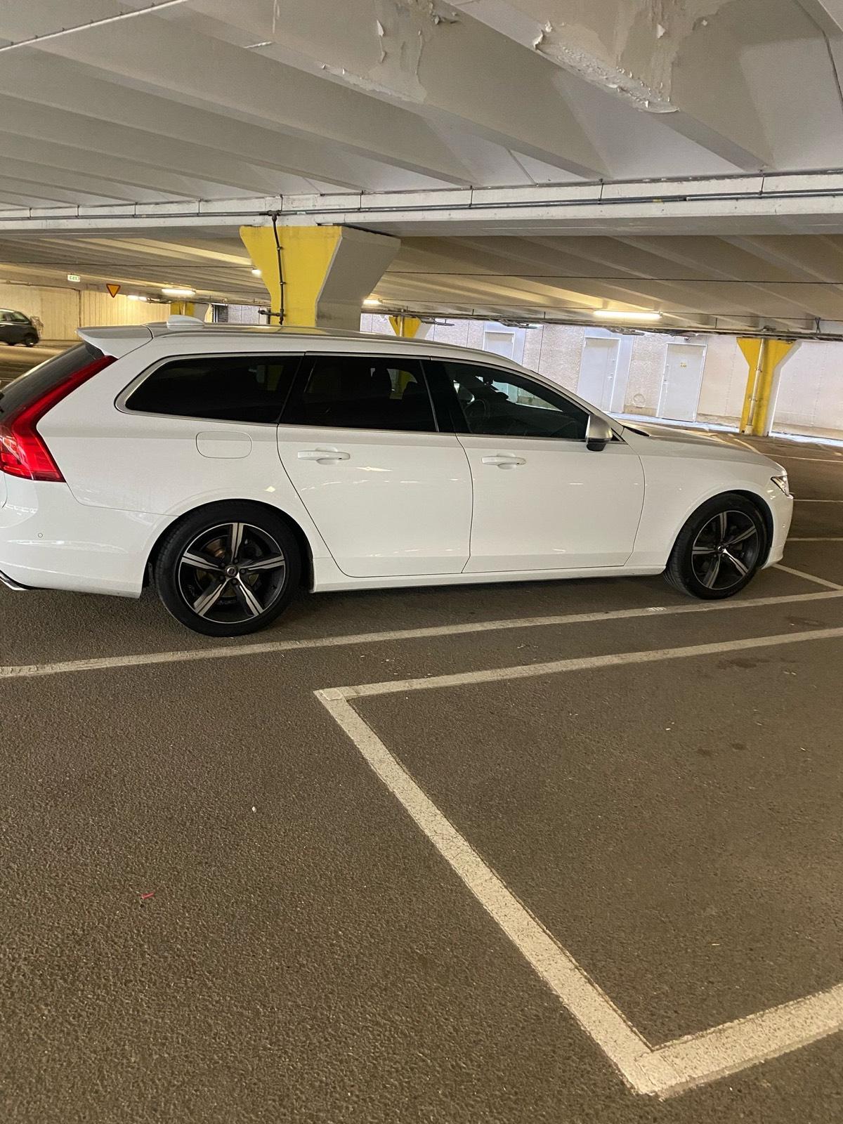 Abbildung des Autos Volvo v90 R Design