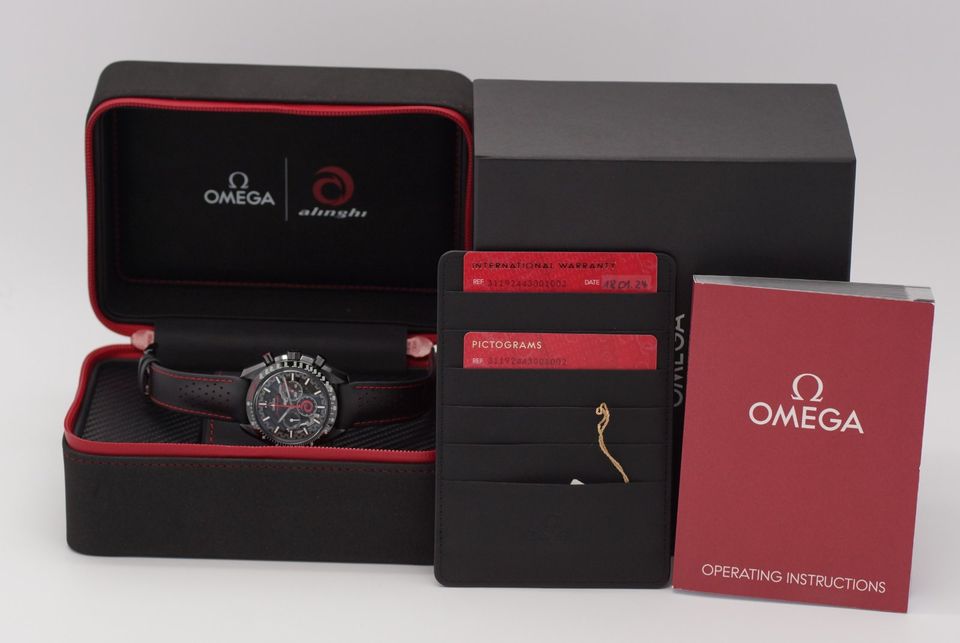 OMEGA Speedmaster Moonwatch Dark Alinghi Full Set LC 100 NEU 24 in Frankfurt am Main