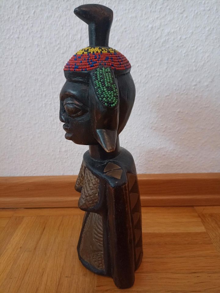 Holzskulptur massiv Afrika Kunst Perlen Messing Vintage Art in Centrum