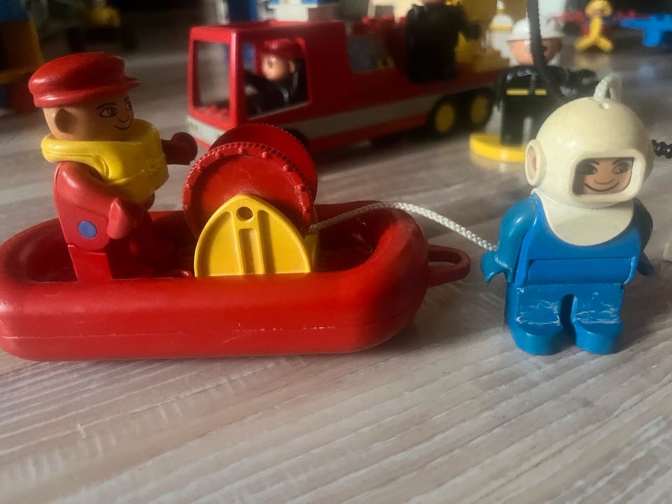 Lego Duplo Feuerwehr, Polizei, Rettungstaucher, Notarztwagen in Hamburg
