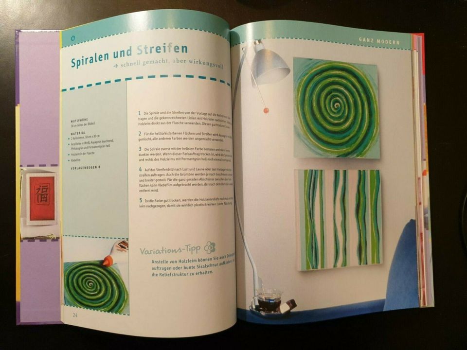 Keilrahmen - kreativ bemalt - Buch Acryl Strukturpaste Serviette in Itzstedt