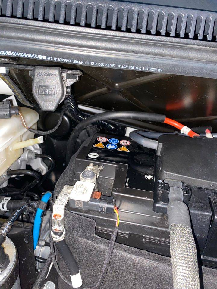 VW T5 T6 Multivan Landstrom 2.Batterie Ladegerät Camper Elektrik in  Baden-Württemberg - Kirchheim unter Teck | Auto-Reparaturen und  Dienstleistungen | eBay Kleinanzeigen ist jetzt Kleinanzeigen