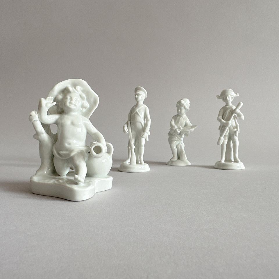Volkstedt Porzellanfiguren 4er-Set – Klassische Sammlerstück in Backnang