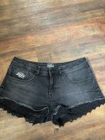 Superdry Shorts kurze Jeans Hose schwarz 30 M 38 grau Schleswig-Holstein - Poyenberg Vorschau