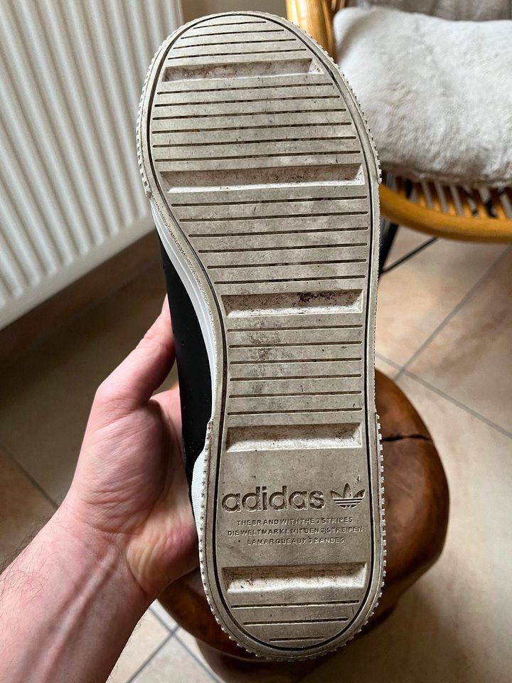 Adidas Court Torino Kunstleder Schuhe | Gr. 44 in Schorndorf