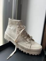 Stylische weiße High-Top Sneaker von Superga, Gr. 40 – Neuwertig München - Au-Haidhausen Vorschau