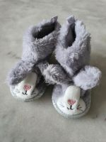 WARME BABY HAUSSCHUHE HÄSCHEN 0-3 MONATE NEUGEBORENE SCHUHE HASE Hessen - Offenbach Vorschau