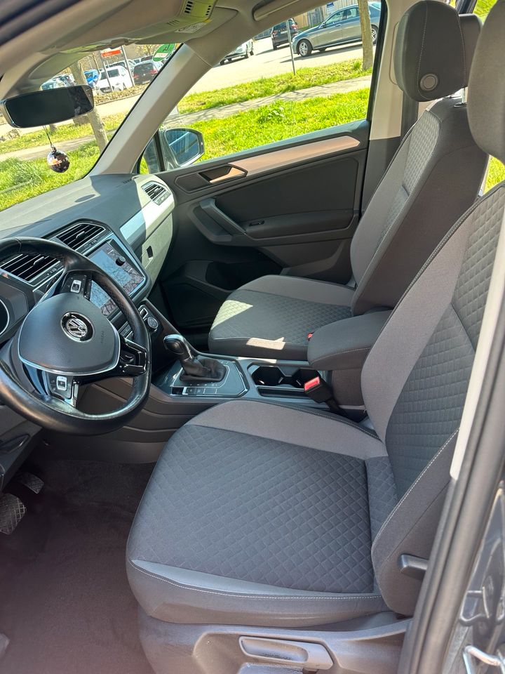 VW Tiguan 2.0TDI DSG Comfortline Navi ACC Spurhalteassistent in Ettlingen