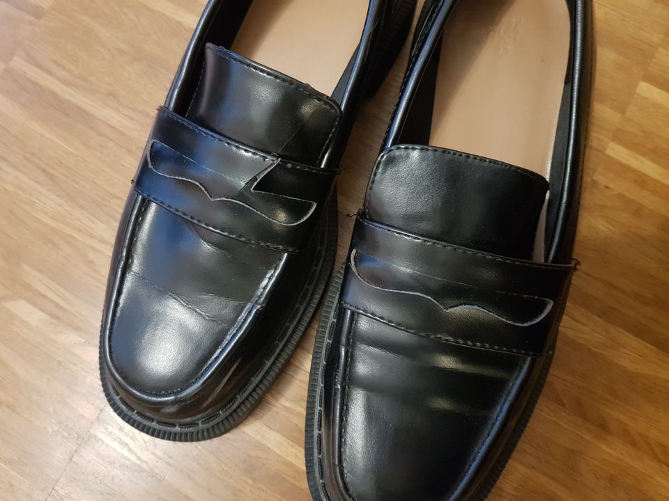 H&M Chunky Loafer Kunstlederschuhe - schwarz 39 in Karlsruhe