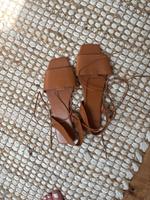 Zara Sandalen flach Leder braun cognac neu 39 Romersandalen Bayern - Landsberg (Lech) Vorschau