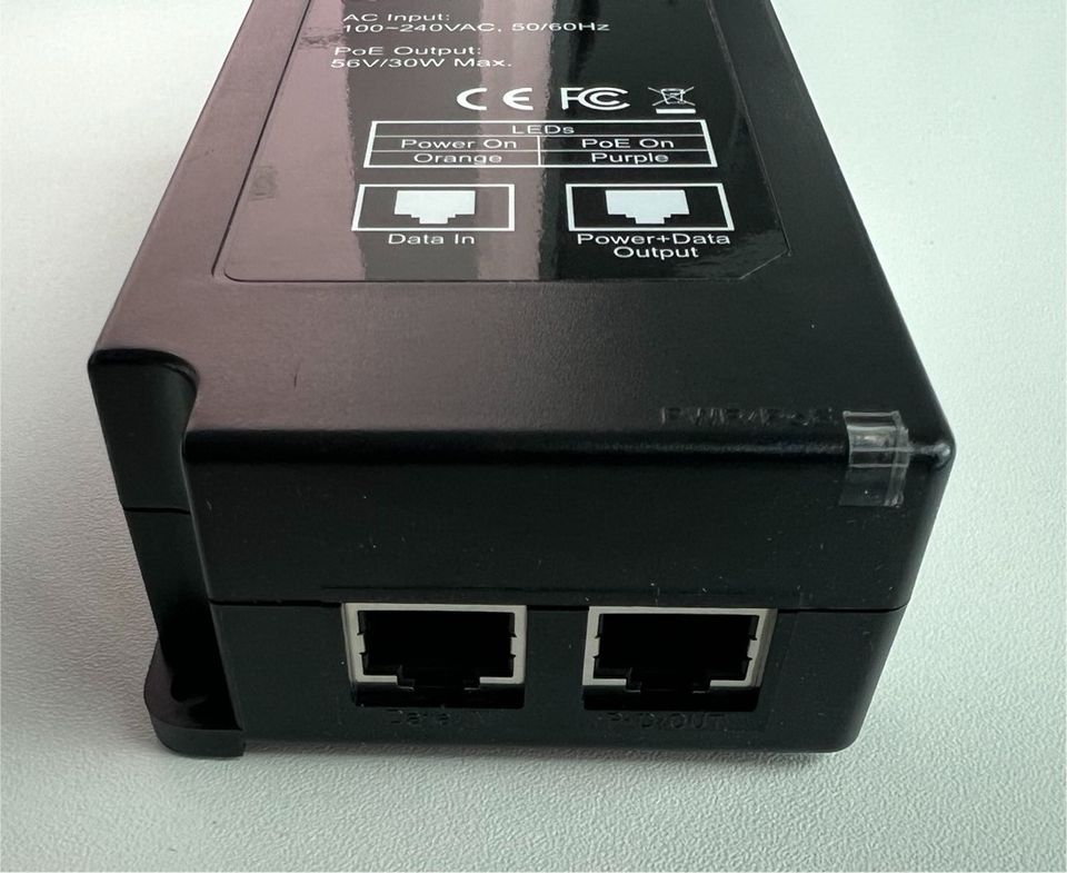 Intellinet Gigabit High-Power PoE+ Injector (Model No. 561037) in Berlin