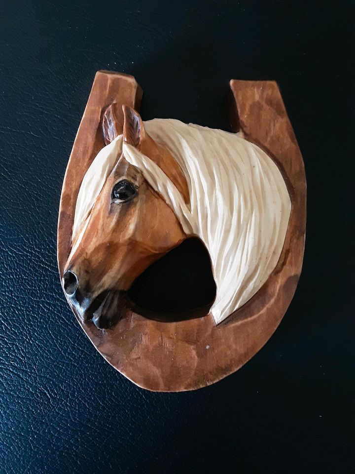 Wanddeko Pferd aus Holz in Süßen