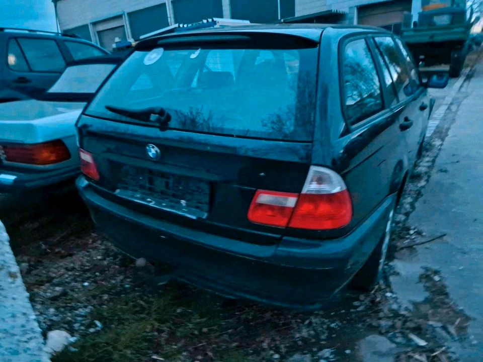 BMW 318i E46 Touring schwarz Facelift Tüv neu AHK in Stadtbergen