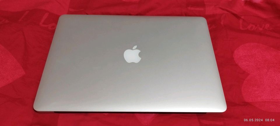 Apple Macbook Pro 15" Retina Display 2.2 GHz Intel Core i7 - 2015 in Hamburg