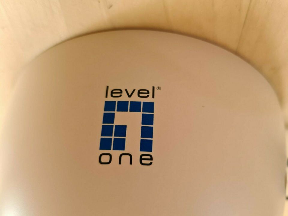 Dome Überwachungskamera "LevelOne FCS-3061" in Fuessen