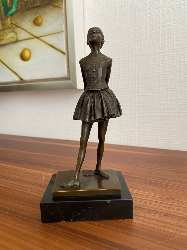 Bronzefigur Ballerina Mädchen Tänzerin Signatur Degas in Centrum