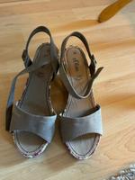 s.Oliver schöne Keil Sandalen Gr. 36 (KN) Hessen - Oberursel (Taunus) Vorschau