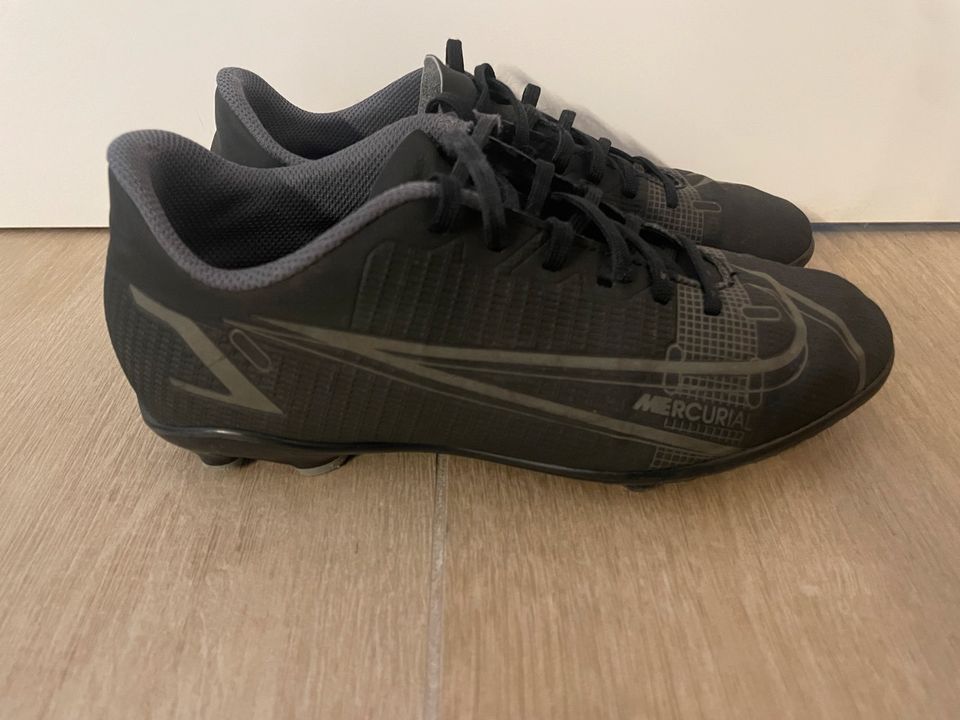 Nike Jr. Mercurial Vapor 14 Club FG/MG Kinder black 37,5 in Hennef (Sieg)