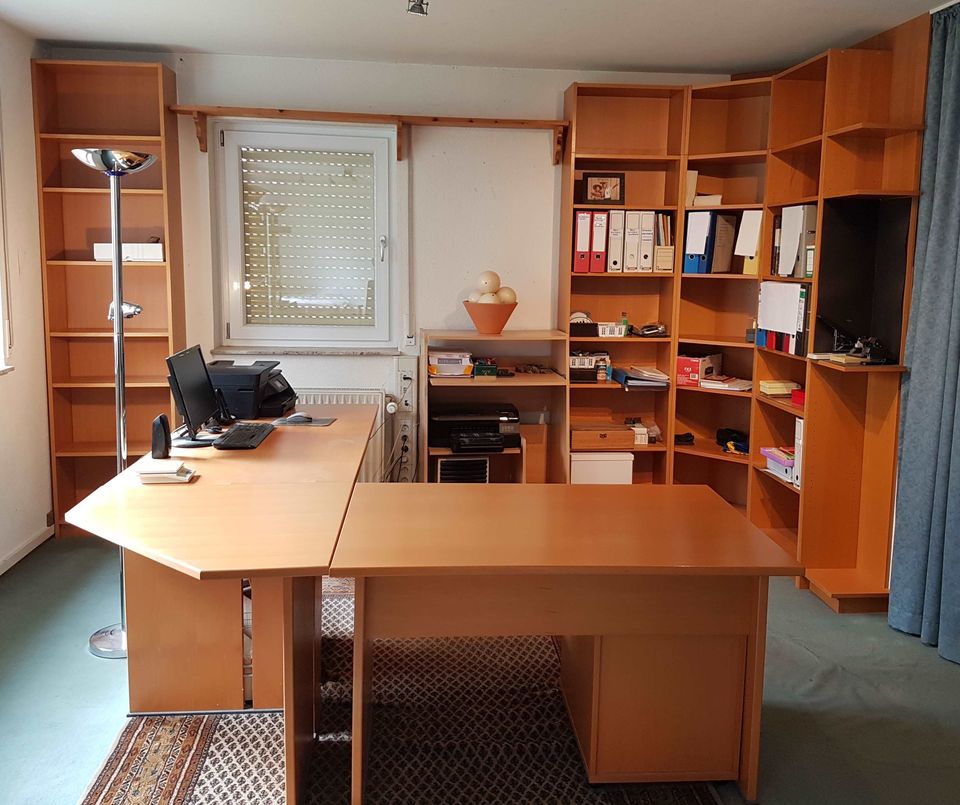 Schreibtische für Büro oder Arbeitszimmer,Rollkontainer,Regale in Höchberg