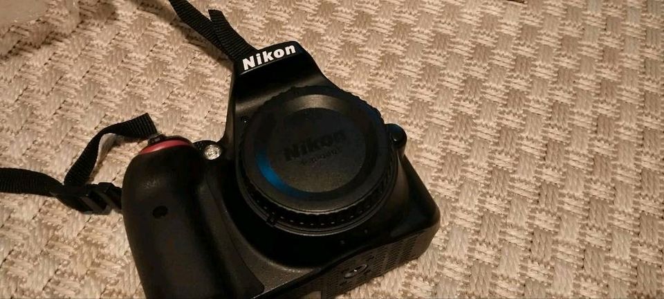 Nikon D3300 18-55 VR II Kit schwarz in Neustadt a. d. Waldnaab