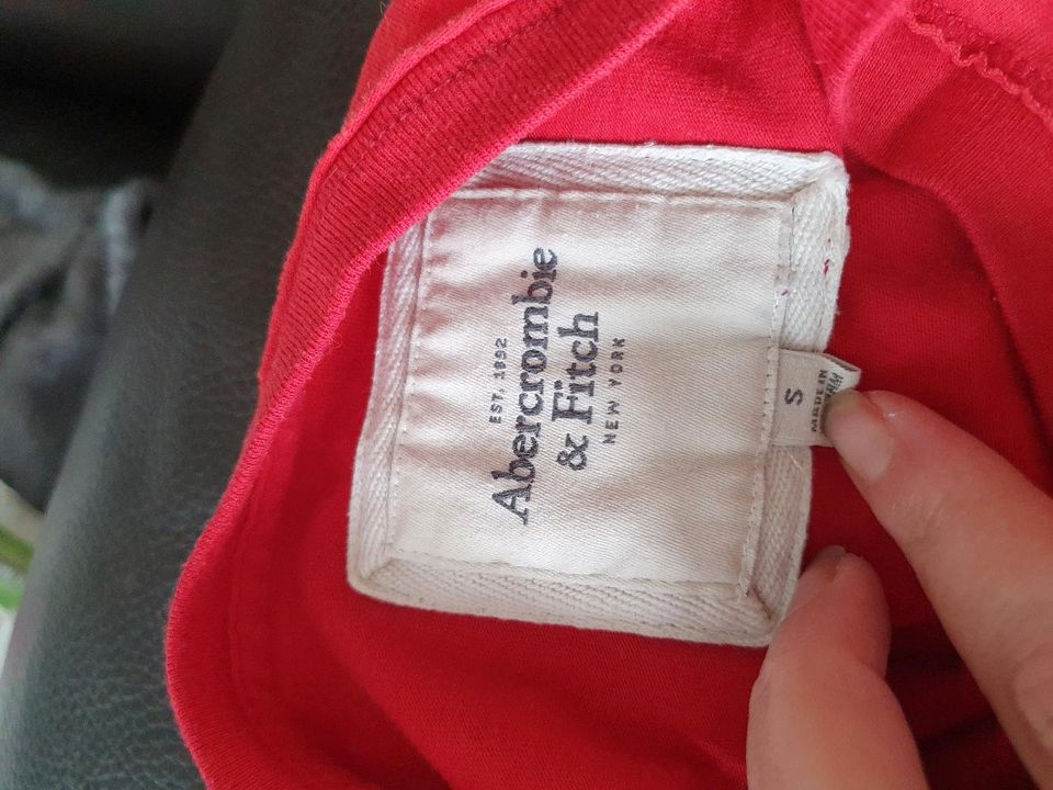 Abercrombie & Fitch damen Langarmshirt, gr. S, rot in Gehrden