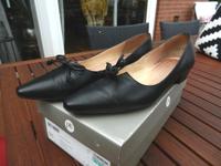 PETER KAISER Pumps/Ballerina, flach/schwarz, Gr. 38,5-NEUWERTIG Niedersachsen - Adendorf Vorschau