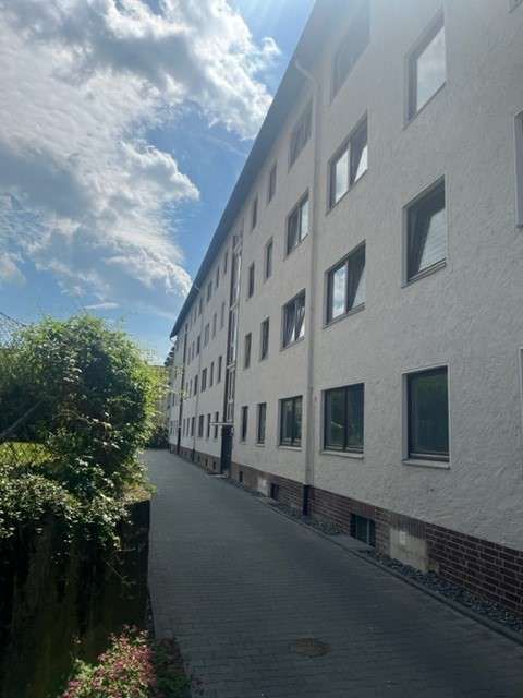 Erstbezug nach Renovierung! Helle 4-Zimmer-Wohnung mit großem Balkon in Hildesheim