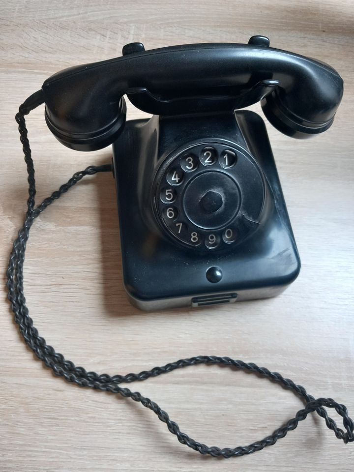DDR - Histrorisches Wählscheibentelefon (Siemens) in Wendisch Baggendorf