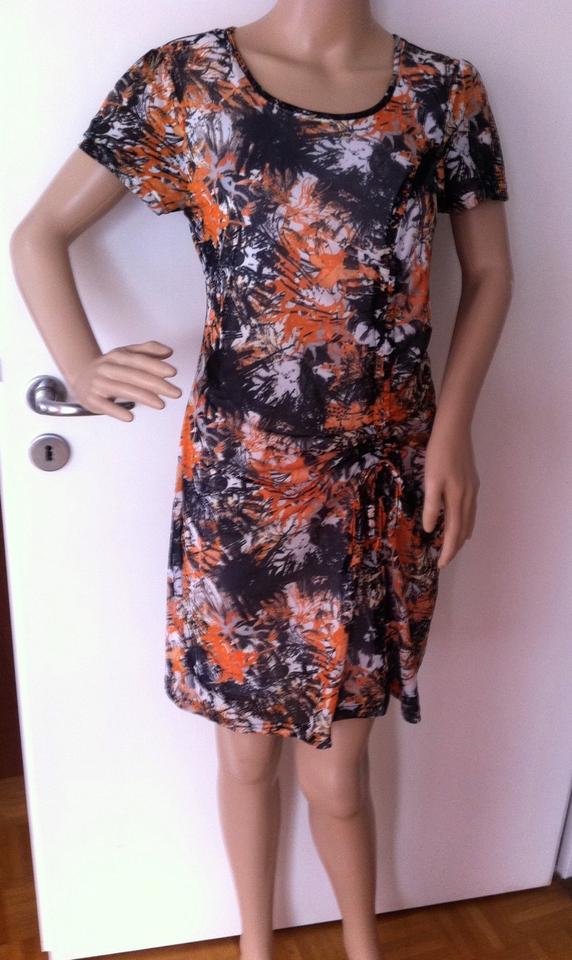 Sommerkleid mit Raffung in orange, schwarz, weiß gemischt in Bielefeld