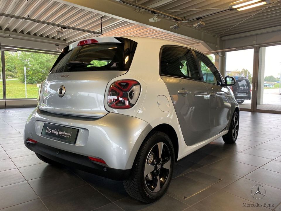 Smart forfour EQ EXCLUSIVE+22kW-LADER+LED+NAVI+KAM+SHZ in Röhrnbach