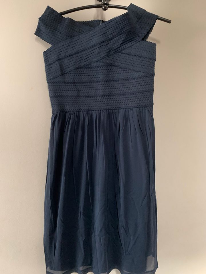 Esprit Kleid Gr. 38/40 dunkelblau in Remscheid