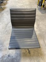 Vitra EA106 Eames Alu-Chair Bürostuhl Drehstuhl Leder grau Nordrhein-Westfalen - Neuss Vorschau