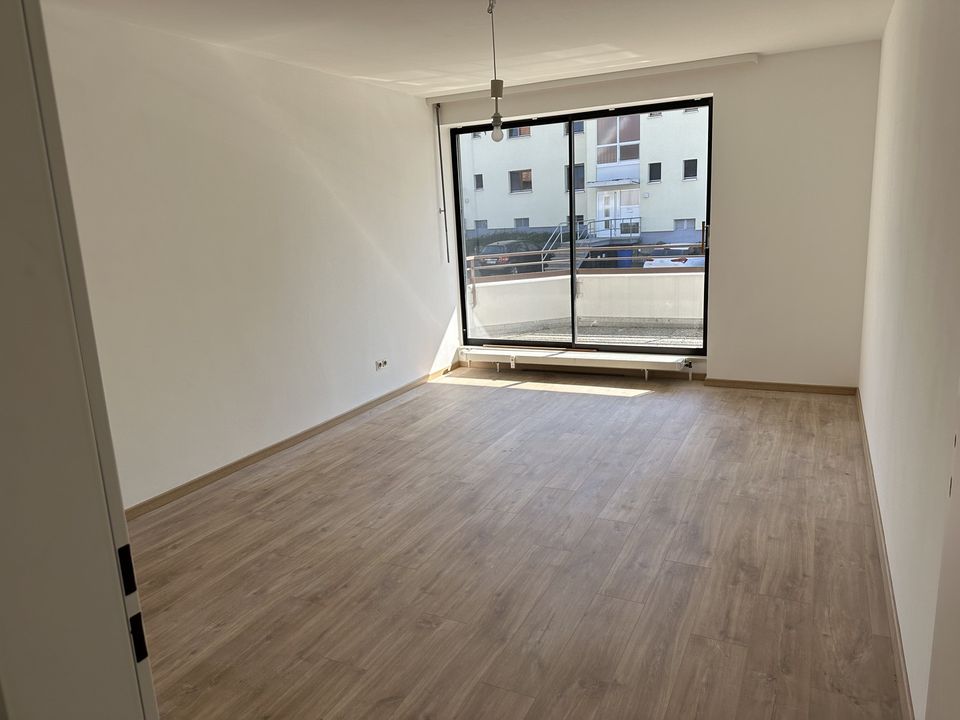 Großzügige, renovierte Wohnung Balkon, TG Stellplatz, EBK 137m² in Daisendorf