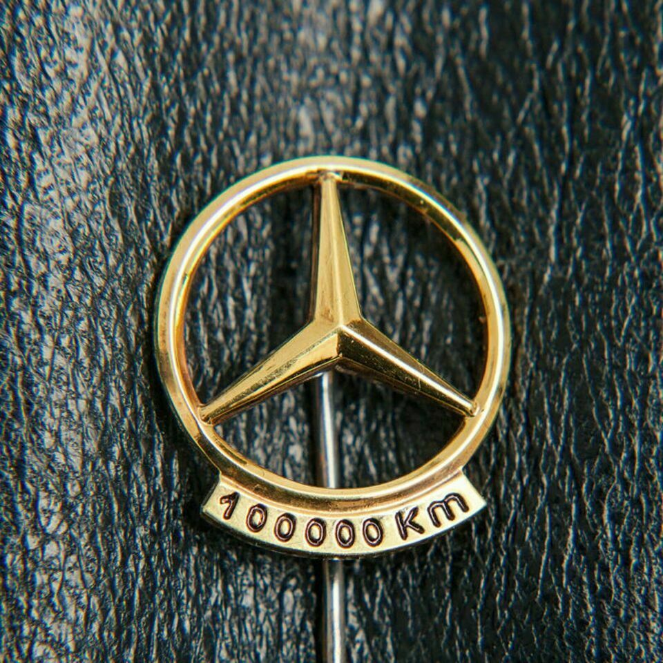 Polierter Mercedes Benz Daimler Gold Silber Pin 100.000 - 250.000 Sammler Neuwertig Top Versand Händler DHL Geschenk Echt in Igel