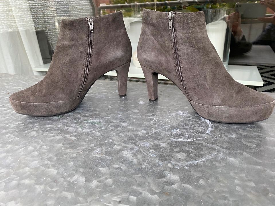 Siefeletten Highheel anthrazitz UNISA 41 in Hamburg