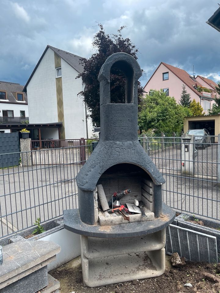 Erde, Grill und Gartensteine/Platten in Zirndorf