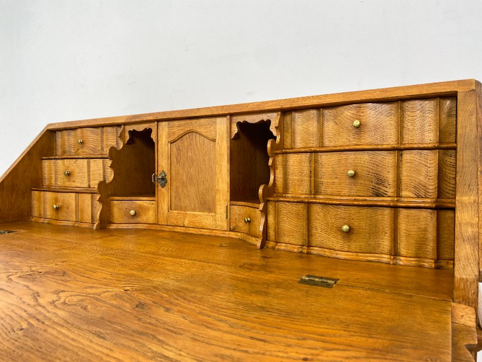 WMK Wunderschöner und gut erhaltener dänischer antiker Sekretär aus vollem Eichenholz mit klassischen Messingbeschlägen # Schreibtisch Desk Kommode Schreibschrank Schreibkommode Biedermeier Vintage in Berlin