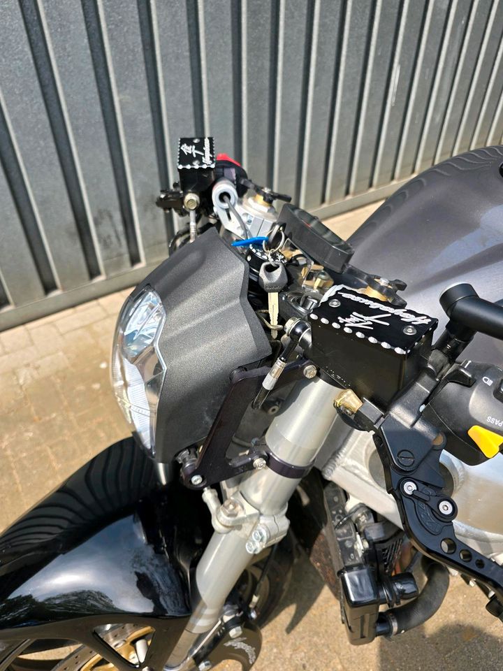 Suzuki GSX 1300 R Hayabusa Naked Bike in Moers