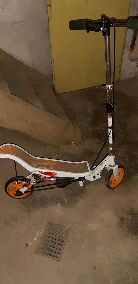 Space Scooter/ Roller in Gummersbach