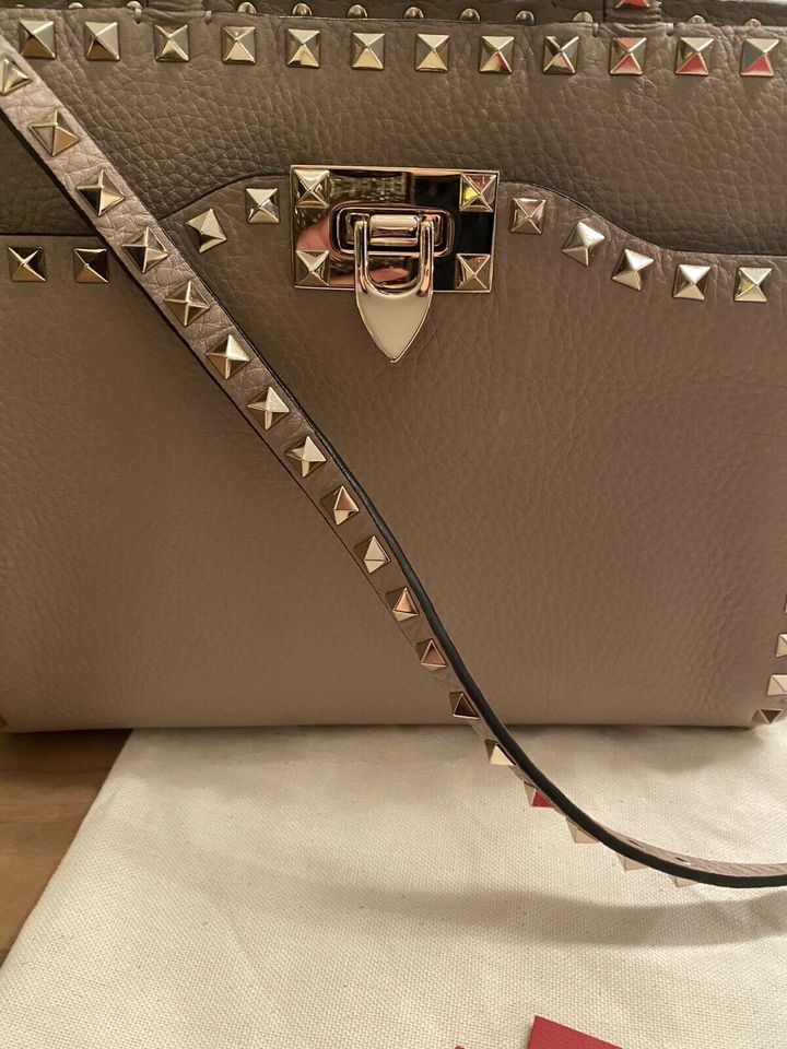 Valentino Rockstud Bag Poudre in Neu-Isenburg