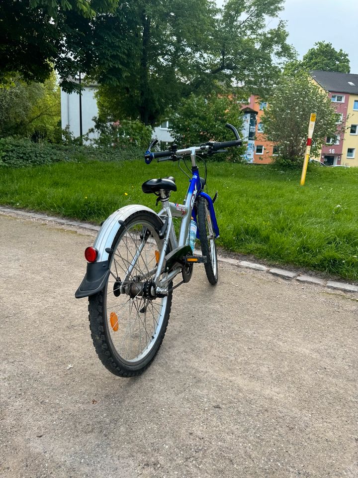 jungen Fahrrad in Dortmund