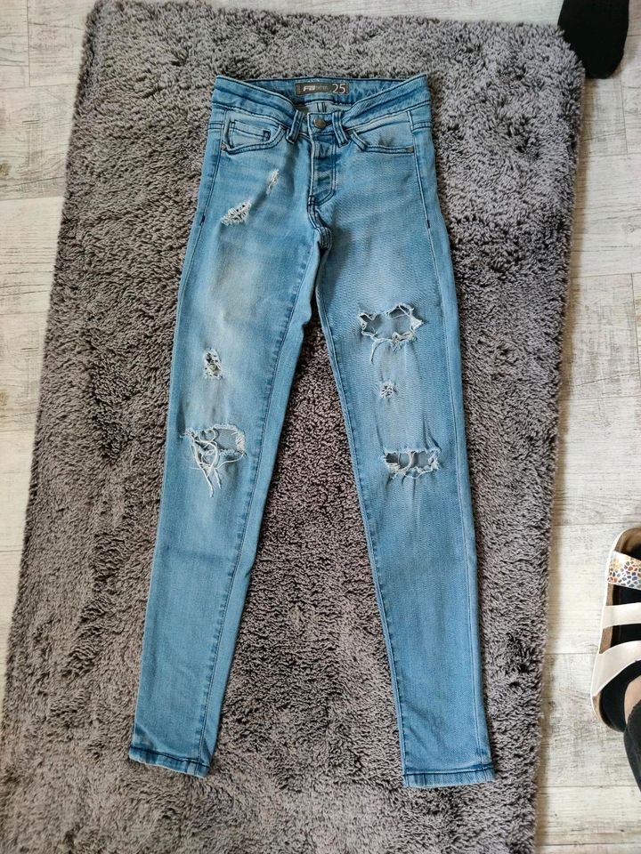 Damen-Jeans in Witterda