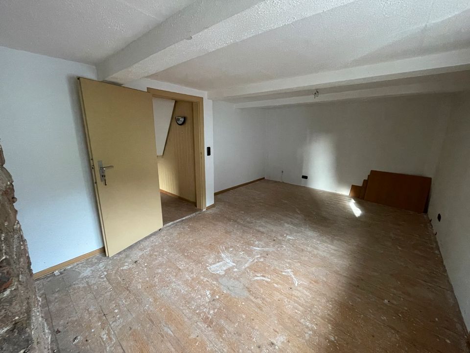 Sanierungsbedürftiges Einfamilienhaus in Lennestadt-Halberbracht zu verkaufen! in Lennestadt