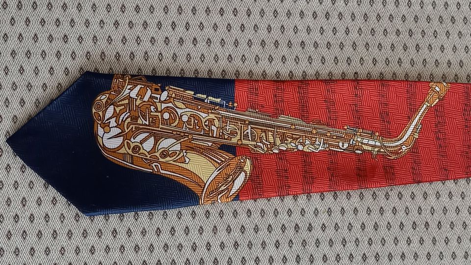 Krawatte Schlips Binder Musik Motiv Saxophon Noten in Stolpen