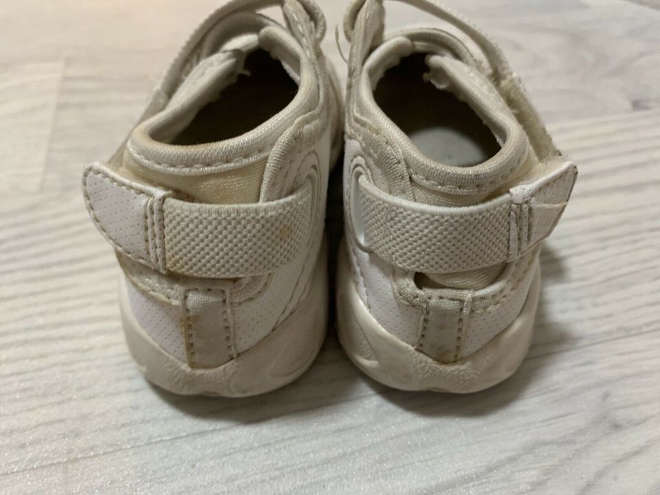 weiße Nike Babyschuhe Sneakers Sneaker Baby Sportschuhe Gr. 23 in Düsseldorf