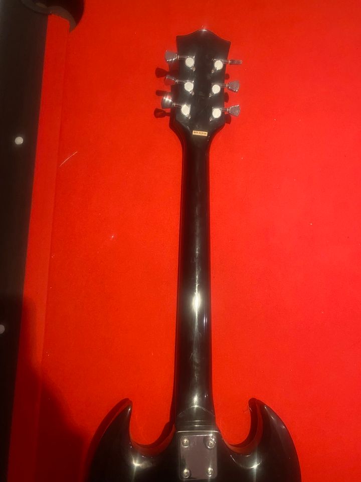 E Gitarre Harley Benton SG schwarz in Nastätten