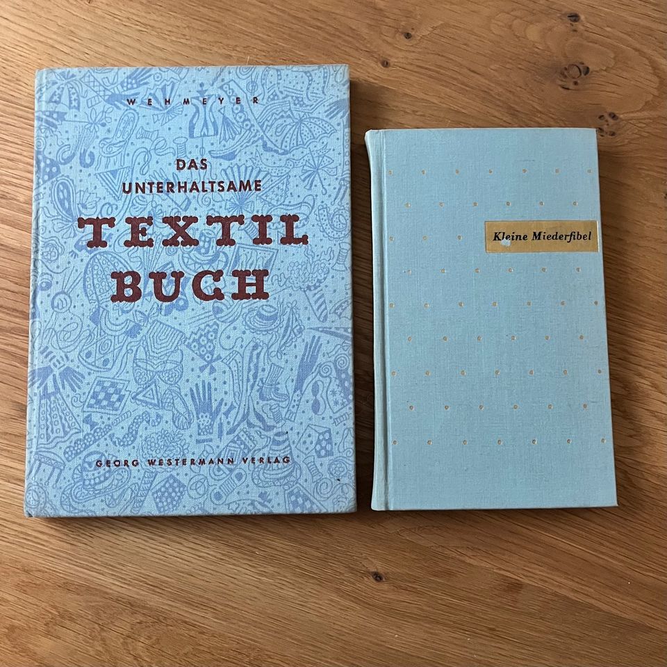 Das unterhaltsame Textil Buch & kleine Miederfibel in Böhmfeld