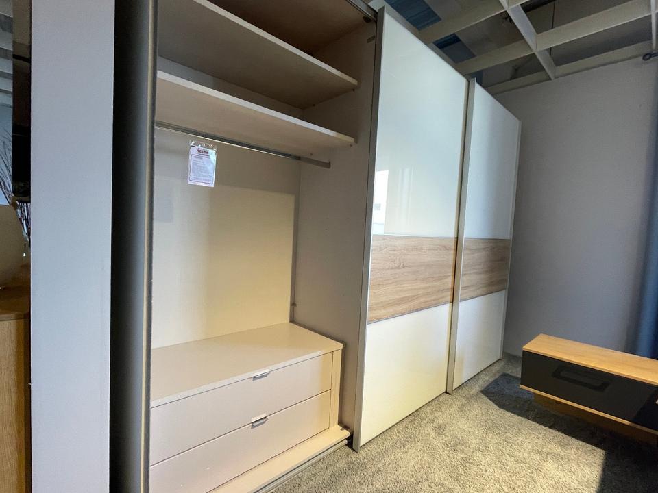 Schwebetürenschrank Weißglas Sonoma 300x222x68cm NP 3258,- in Ketsch