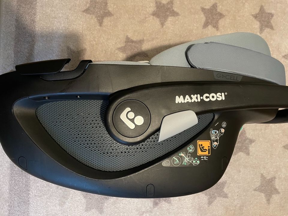 Maxi Cosi Pebble 360 i-Size Essential Grey mit Regenschutz in Wallhalben