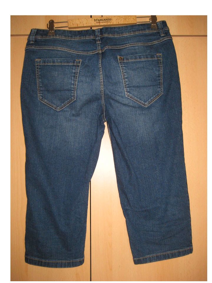 Dunkel Blaue ¾ Jeans von THE CAPRI LEG Gr. 42 in Stralsund